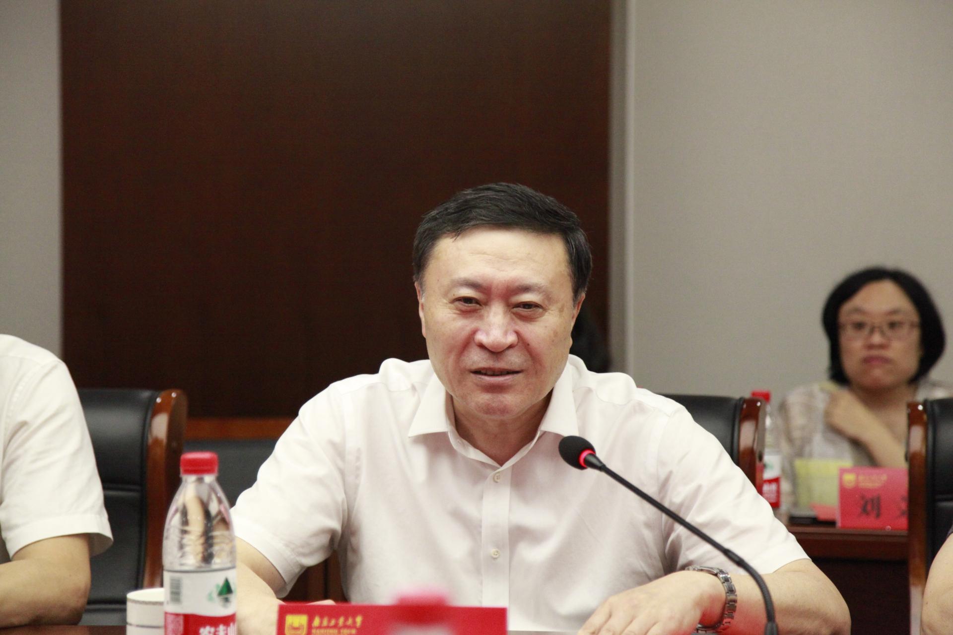 校长乔旭教授在论证会上讲话 校长乔旭教授在论证会上讲话